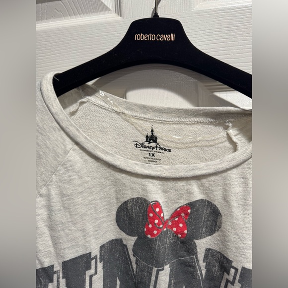Disney Parks Minnie Mouse Crewneck Sweatshirt with #28 at the back - Size 1X - Picture 3 of 4